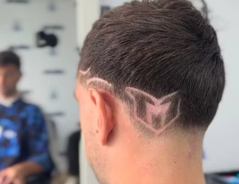 Ed Rapa Emiliano Martínez se rapa una 'M' en el cabello por Messi