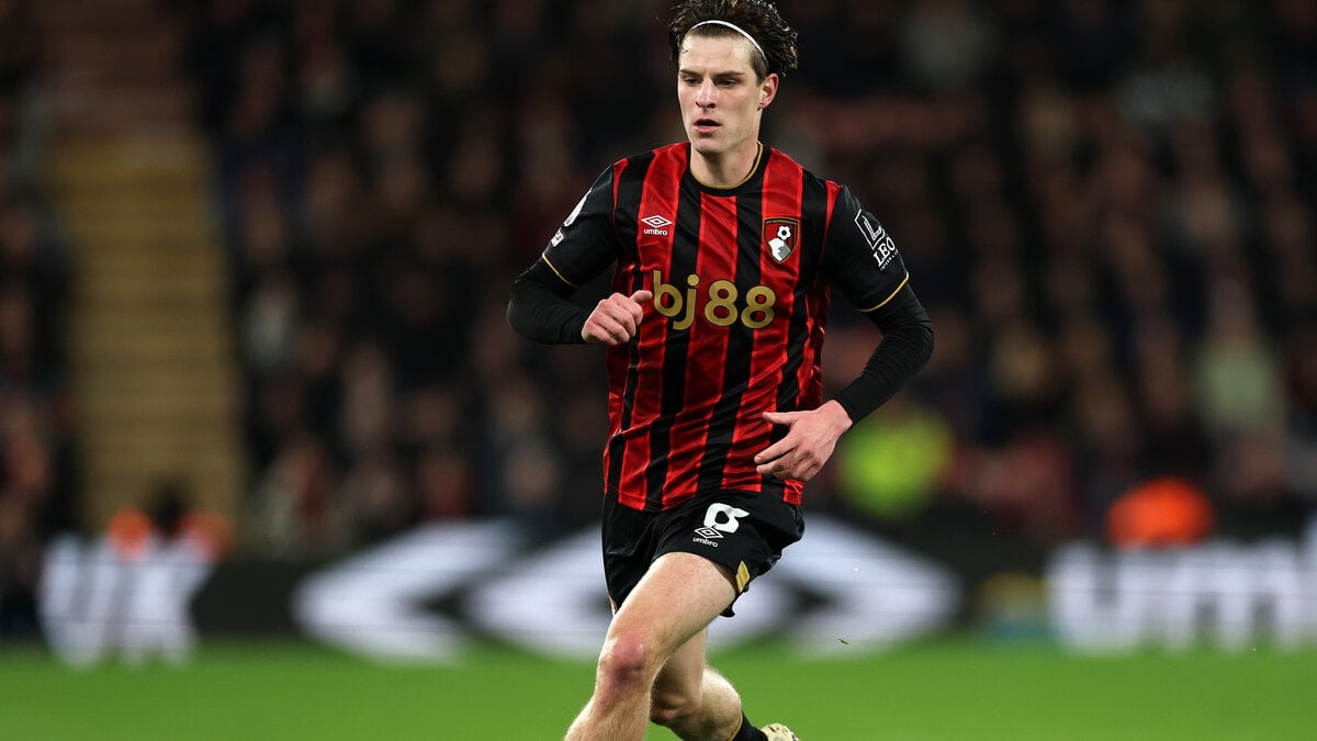 Liverpool quan tâm đến Alex Scott