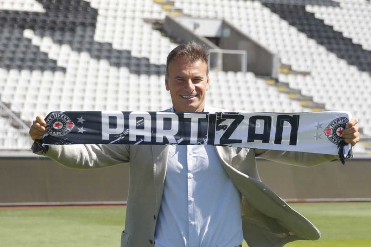 Fanii atacă antrenorul lui Partizan după înfrângerea din derby-ul cu Steaua – rezultat șocant