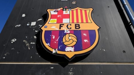 Barcelona will jungen Verteidiger trotz Verletzung behalten