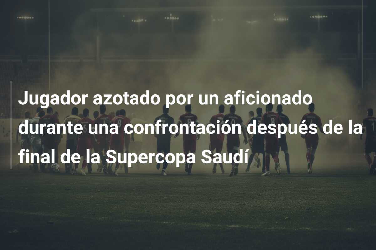 Jugador azotado por un aficionado durante una confrontación después de la final de la Supercopa Saudí