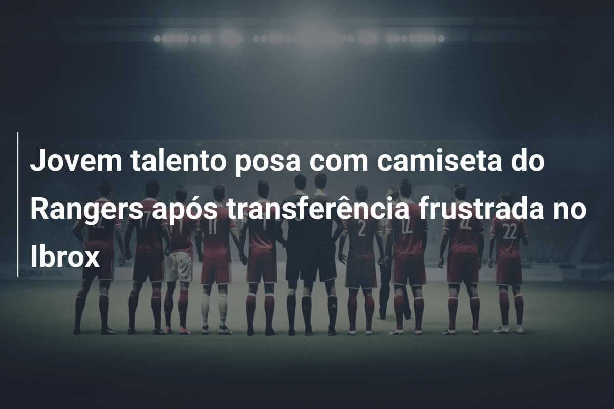 Jovem talento posa com camiseta do Rangers após transferência frustrada no Ibrox