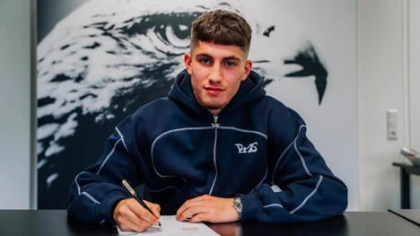 Eintracht Frankfurt Sign 19-Year-Old Ukrainian Midfielder David Ramaki