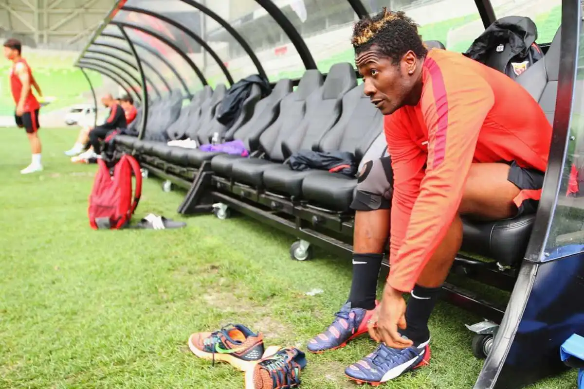 Krisis Keuangan Asamoah Gyan: Dari Jutaan Hingga £600 di Rekening