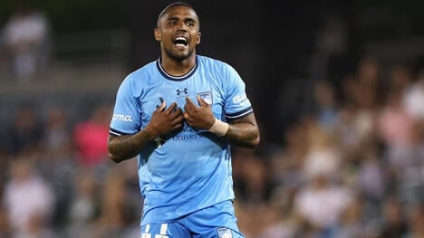 Douglas Costa gia nhập Al-Ittifaq