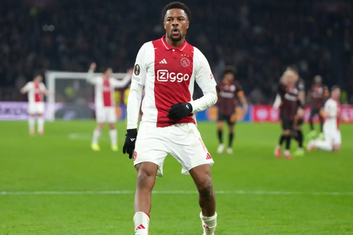 Ajax wypożycza napastnika: Były talent Arsenalu trafi do Championship