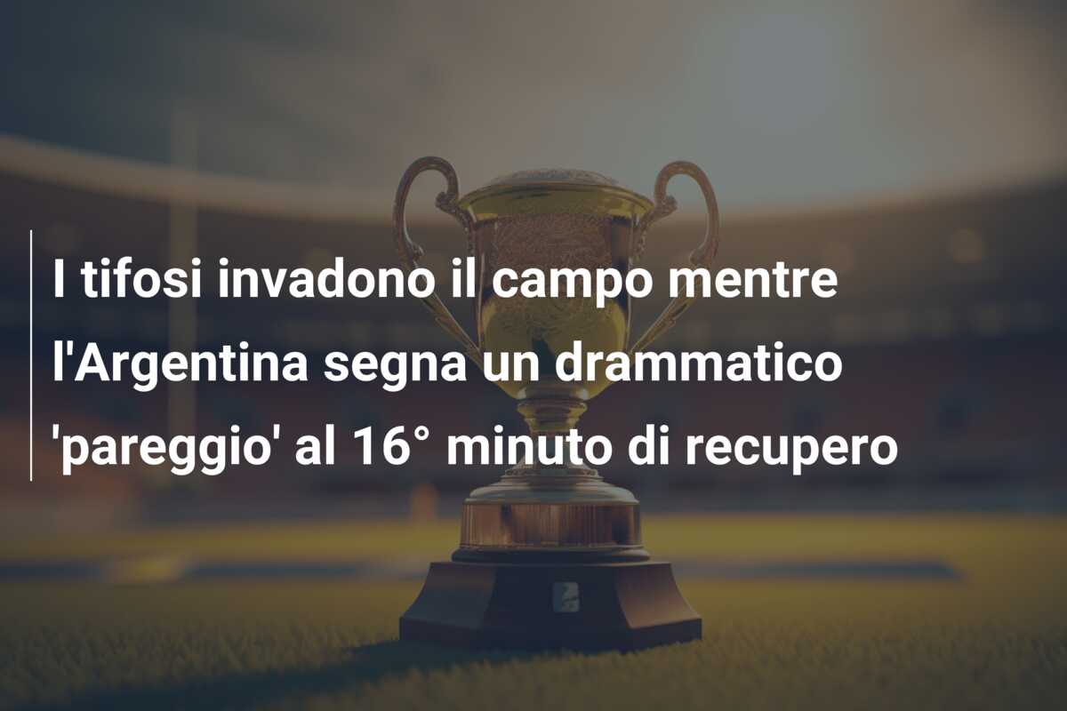 I tifosi invadono il campo mentre l’Argentina segna un drammatico ‘pareggio’ al 16° minuto di recupero