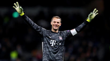 Neuer san bằng kỷ lục Schweinsteiger với Cúp