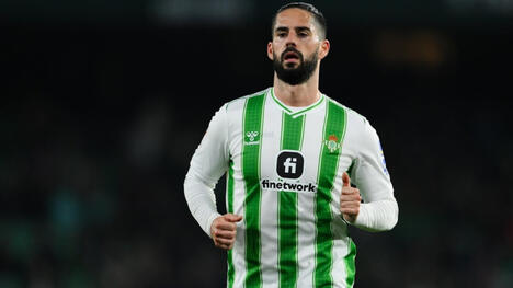 Isco e Amrabat Fuori Anticipatamente per Collisione in Betis-Utrecht