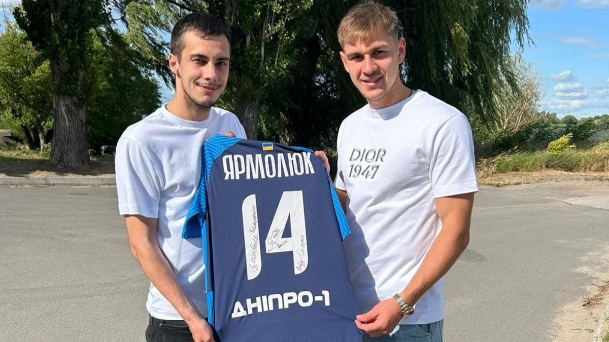 Унікальна колекція футболок Дмитра Лебідя: від Адамюка до Чеха