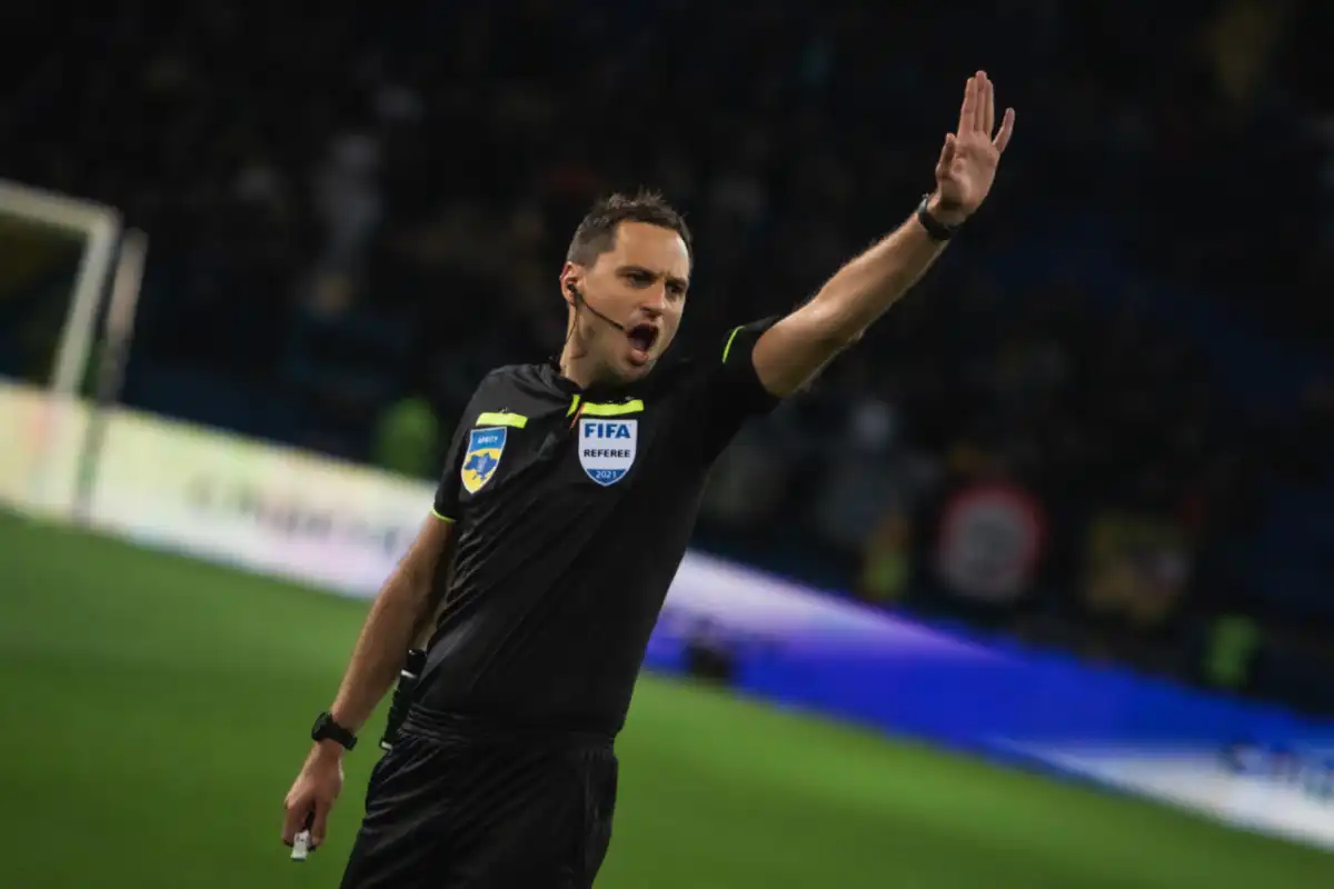 Ukrainisches Schiedsrichterteam leitet Schlüsselspiel in der Champions-League-Quali mit Dynamo-Konkurrenten