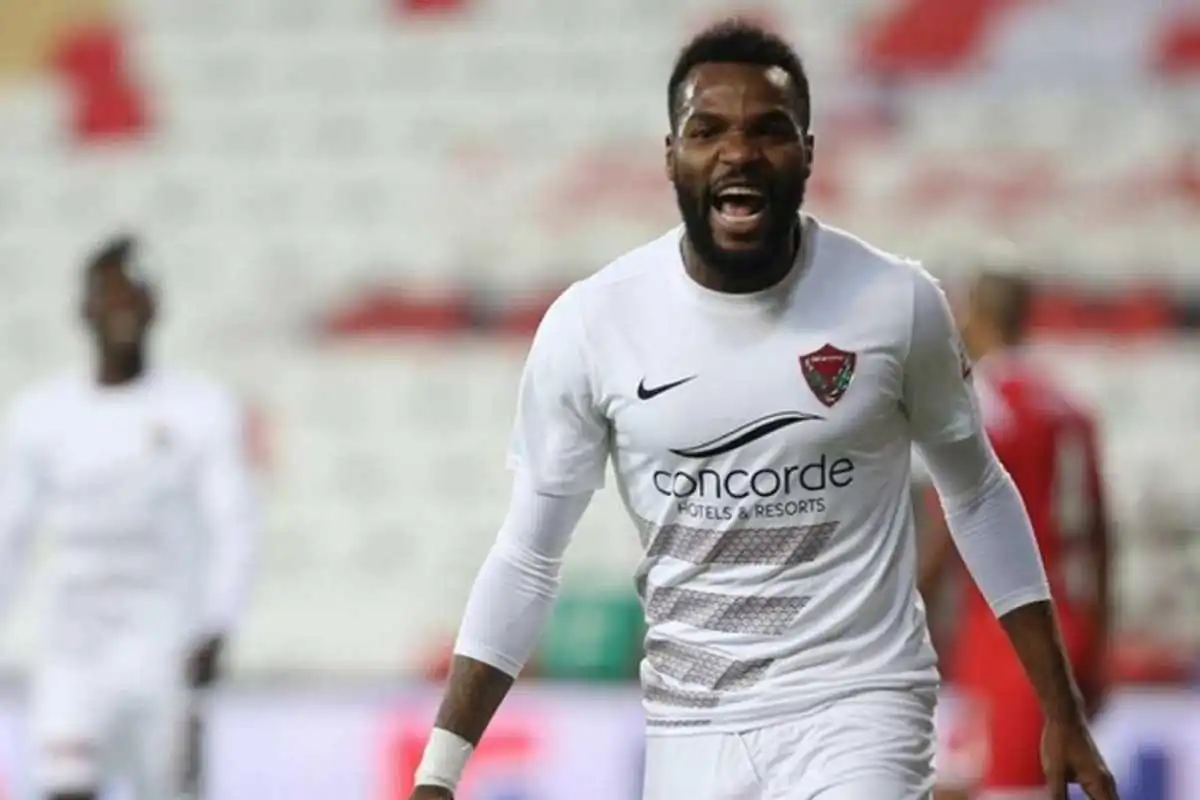 Gabonischer Nationalspieler stirbt nach Sturz aus dem 11. Stock in China