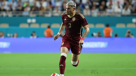 Shakhtar winger Mendoza nets debut goal for Venezuela with stunning strike (Video)