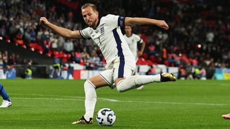 Kane con patch Scarpa d'Oro contro la Croazia