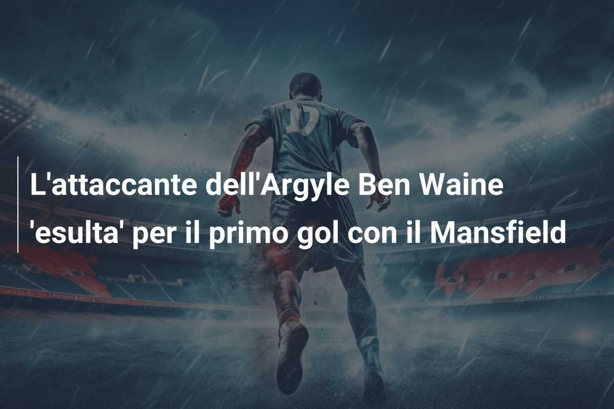 L'attaccante dell'Argyle Ben Waine 'esulta' per il primo gol con il Mansfield