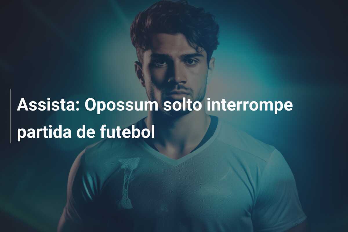 Assista: Opossum solto interrompe partida de futebol