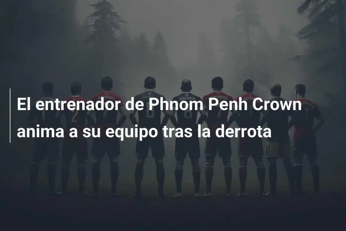 El entrenador de Phnom Penh Crown anima a su equipo tras la derrota