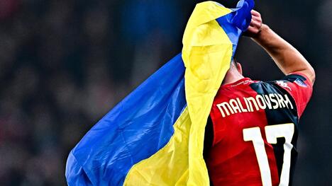 7 підбирань, 13 втрат м’яча, 34 передачі: оцінки Руслана Маліновського за матч проти "Кальярі"
