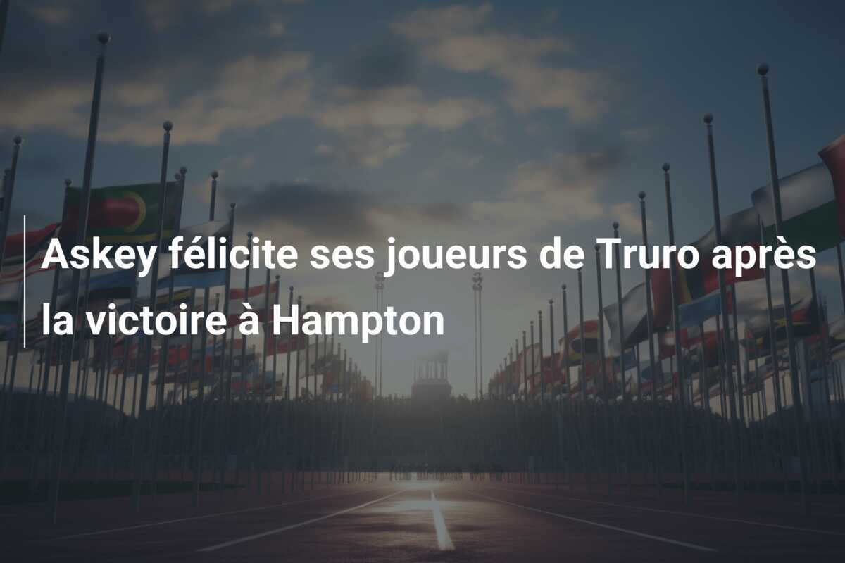 Askey félicite ses joueurs de Truro après la victoire à Hampton