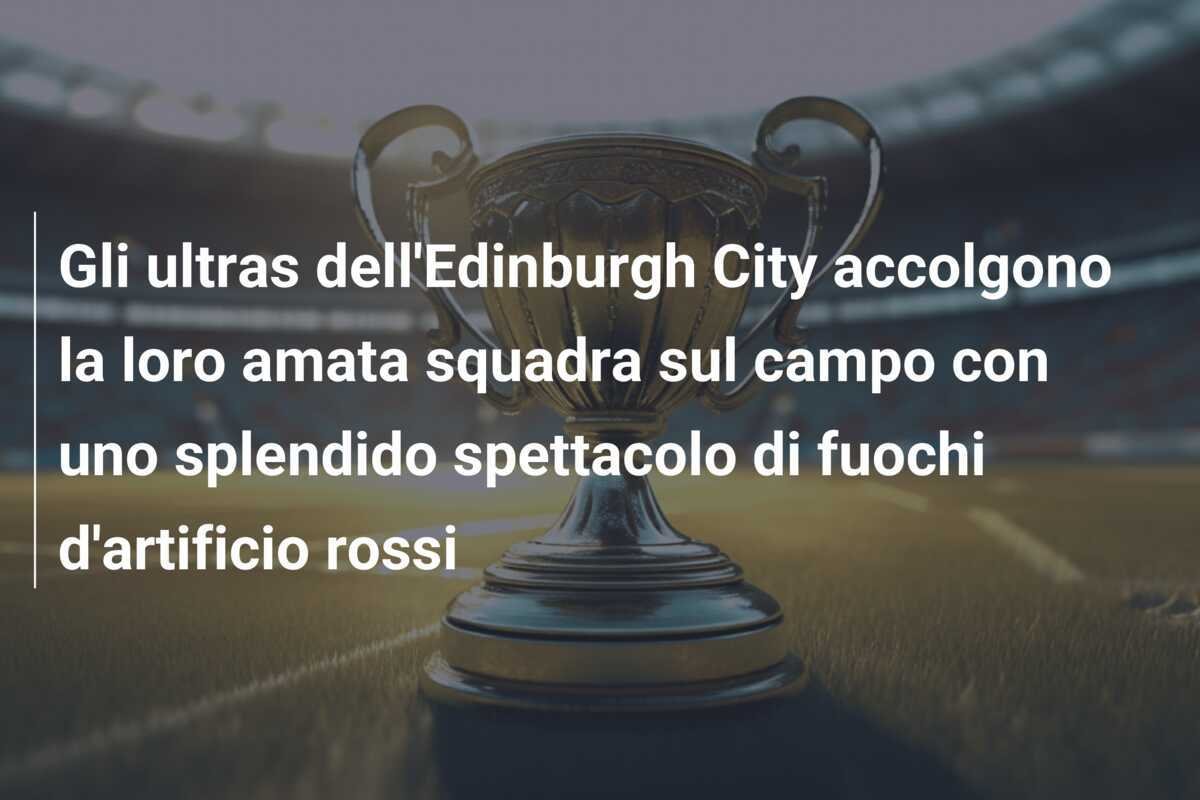 Gli ultras dell'Edinburgh City accolgono la loro amata squadra sul campo con uno splendido spettacolo di fuochi d'artificio rossi