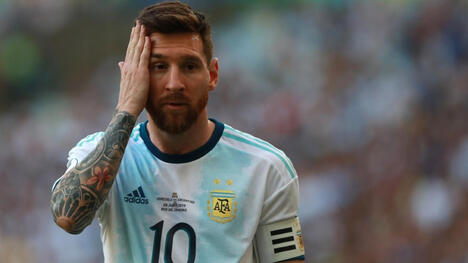 Messi evita il rosso dopo tackle rischioso su Mandi