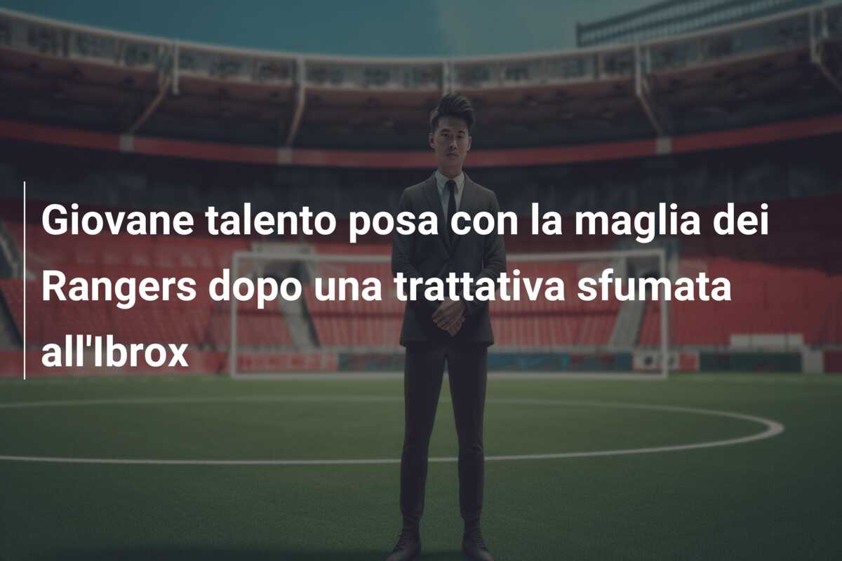 Giovane talento posa con la maglia dei Rangers dopo una trattativa sfumata all’Ibrox