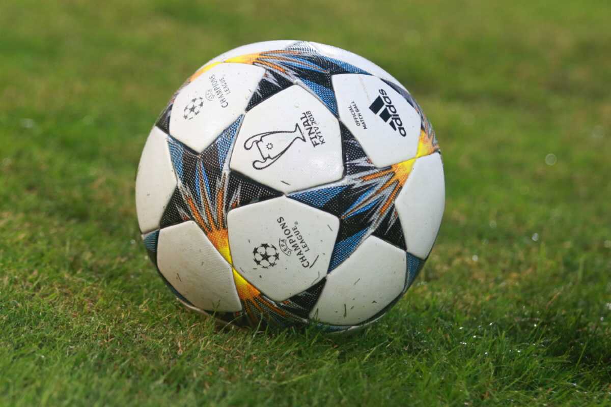 Ucraniano Eduard Kozyik Marca em Partida da UEFA Youth League Contra o AC Milan U-19