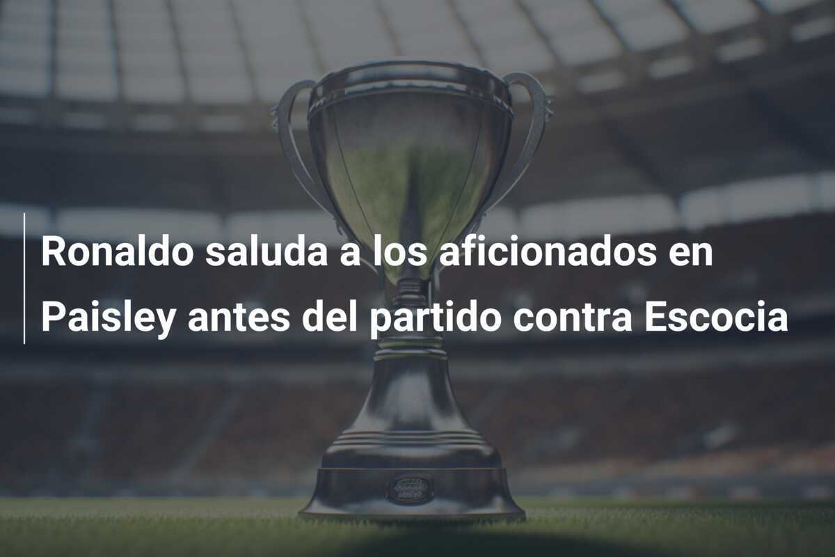 Ronaldo saluda a los aficionados en Paisley antes del partido contra Escocia