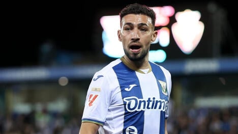 16 Ore in Viaggio: Ex Stella della La Liga Fugge dall'Iran