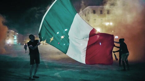 Il Mio Cuore Soffre per Questa Nazione – Stella di Hollywood sul Dramma Azzurro