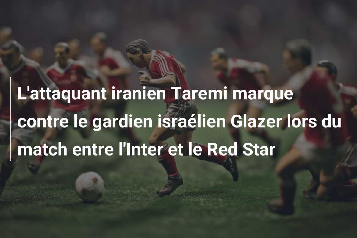 L'attaquant iranien Taremi marque contre le gardien israélien Glazer lors du match entre l'Inter et le Red Star