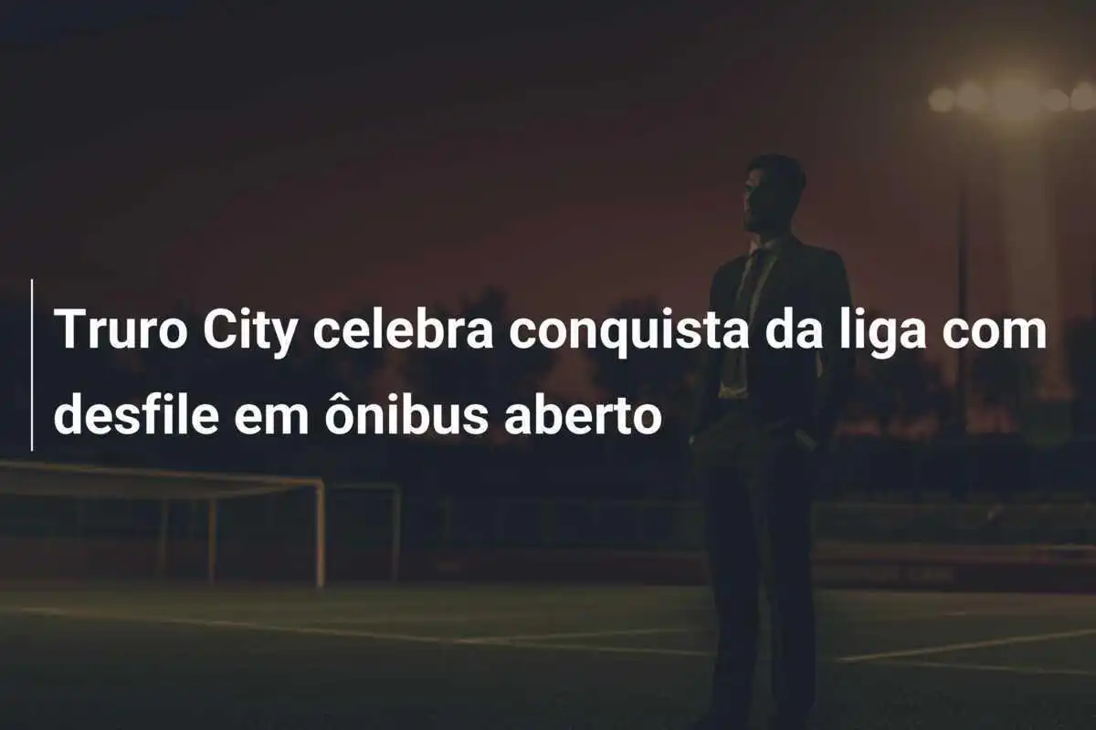 Truro City celebra conquista da liga com desfile em ônibus aberto
