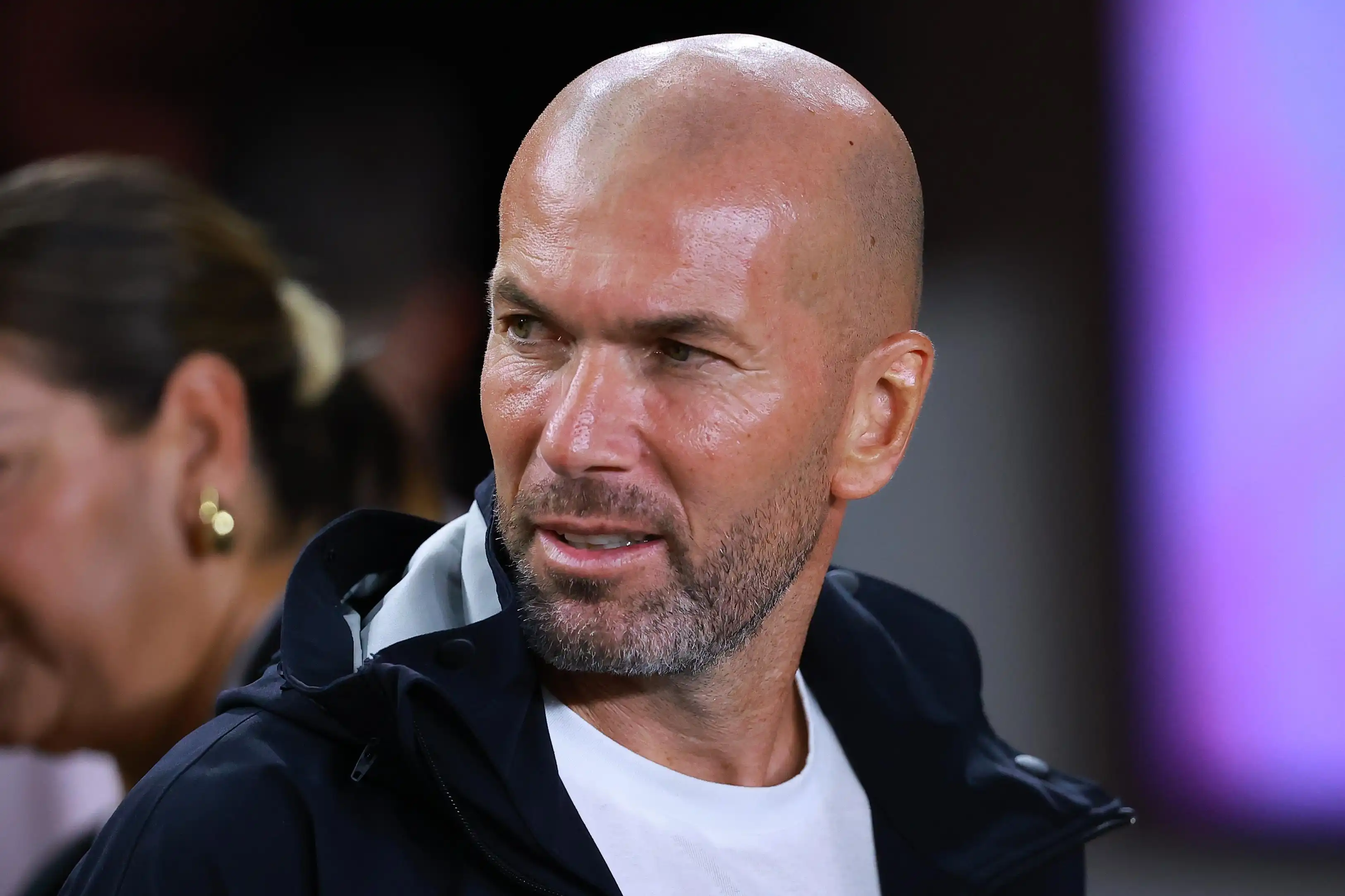 Zidane Sorprende con Visita y Enloquece a Jugador del Rodez en Ligue 2