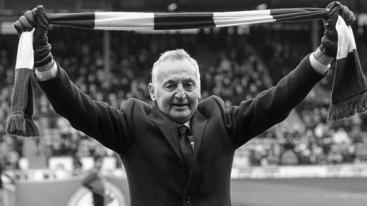 Morre Tony Parkes, lenda do Blackburn Rovers, aos 76 anos - footboom1.com