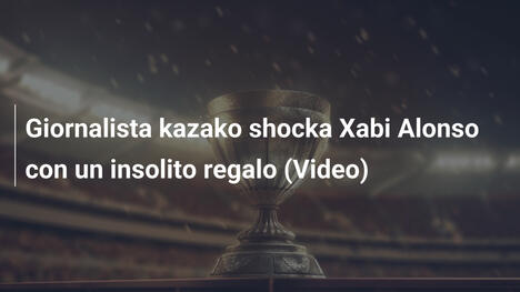 Giornalista kazako shocka Xabi Alonso con un insolito regalo (Video)