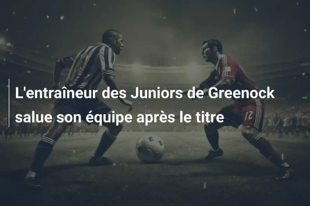 L'entraîneur des Juniors de Greenock salue son équipe après le titre