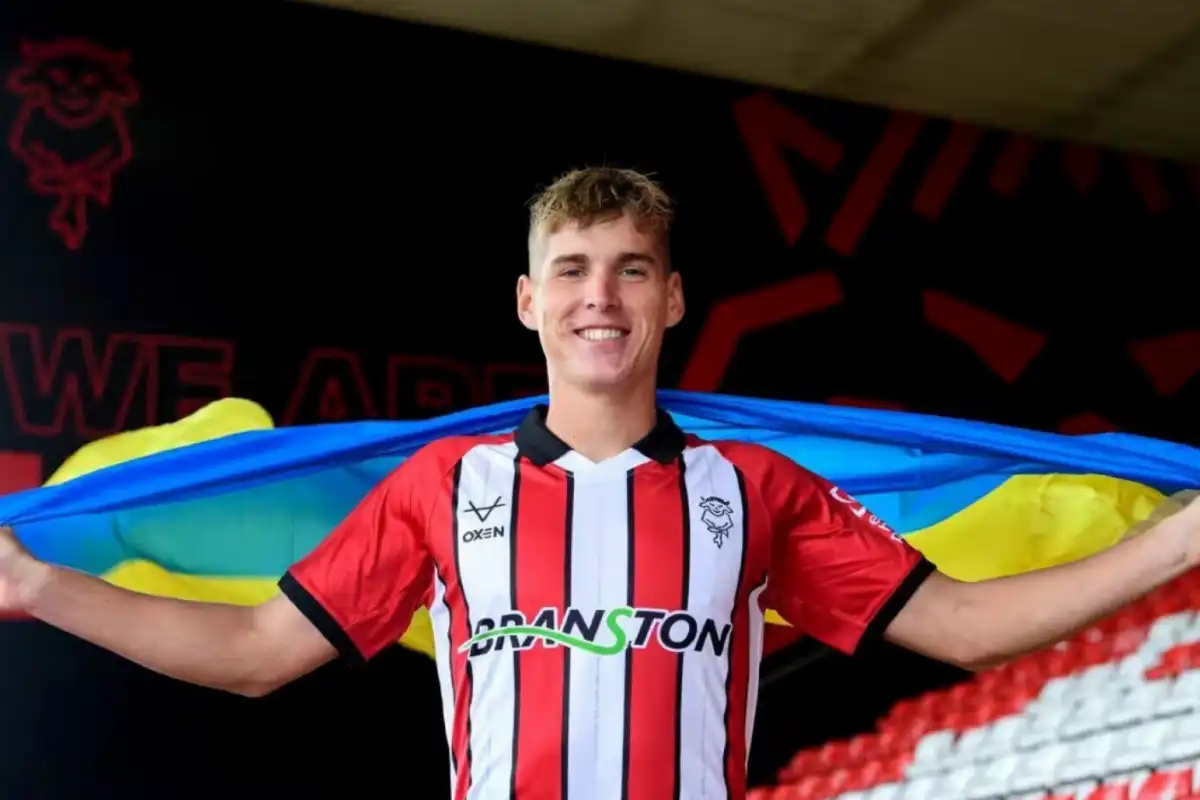 Ivan Varfolomeev startet für Lincoln City gegen Burton im League Cup