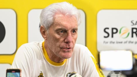 Broos: 'Decepcionante terminar com nove jogadores'