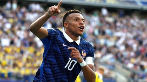 Mbappe: 'Paraguay nghĩ chúng tôi sẽ mặc vest ra sân'
