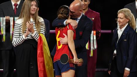 Aitana Bonmatí Si Frattura la Fibula in Allenamento