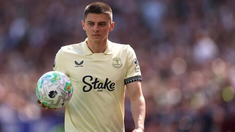 Mykolenko Rates His English After Everton Switch