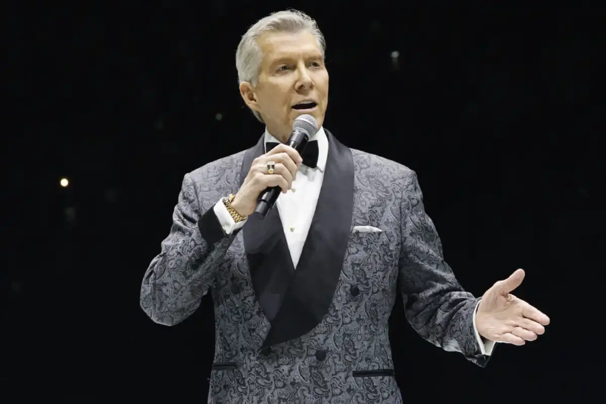 Michael Buffer, légende de la boxe, annonce les compositions de Chelsea ...