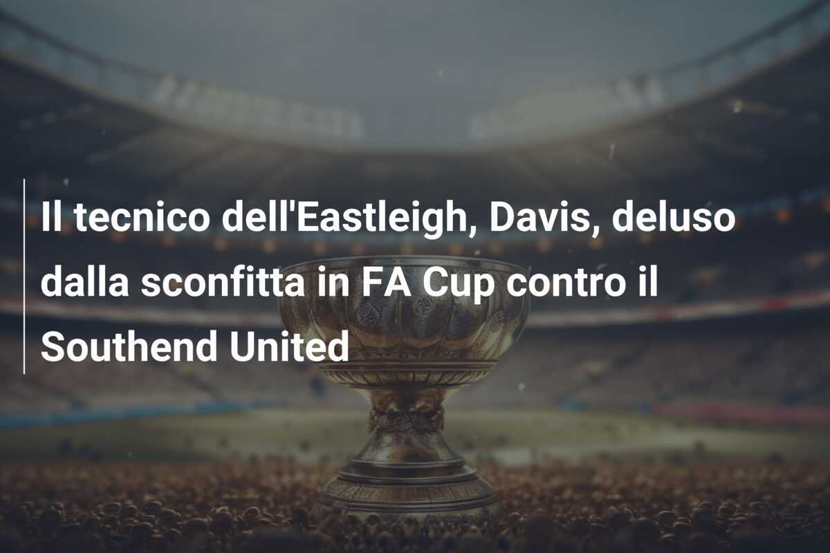 Il tecnico dell'Eastleigh, Davis, deluso dalla sconfitta in FA Cup contro il Southend United
