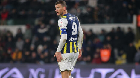 Edin Dzeko bricht Conference-League-Altersrekord mit Traumtor