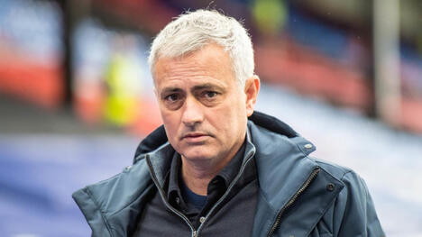 Mourinho nói về thẻ đỏ và xung đột với Lucho Gonzalez: 'Bị gọi là kẻ phản bội 50 lần'