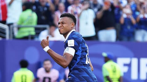 Mbappé rebate senadora: 'Você é uma mulher nojenta'