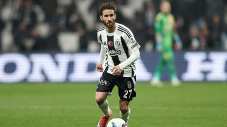 Beşiktaş Turmoil: Rafa Silva Eyes Exit Amid Multiple Grievances