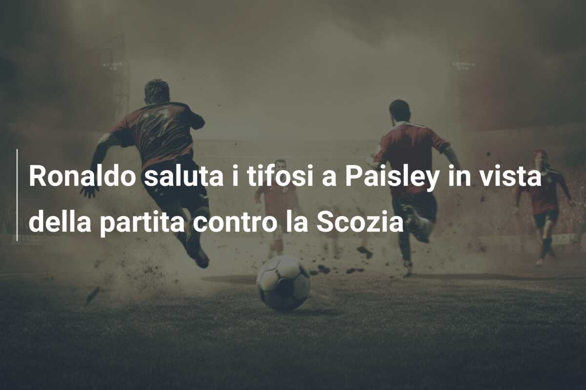 Ronaldo saluta i tifosi a Paisley in vista della partita contro la Scozia