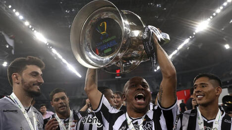 Zerschlagenes Gesicht: Atletico Mineiro-Torhüter nach 23-Roten-Karten-Chaos