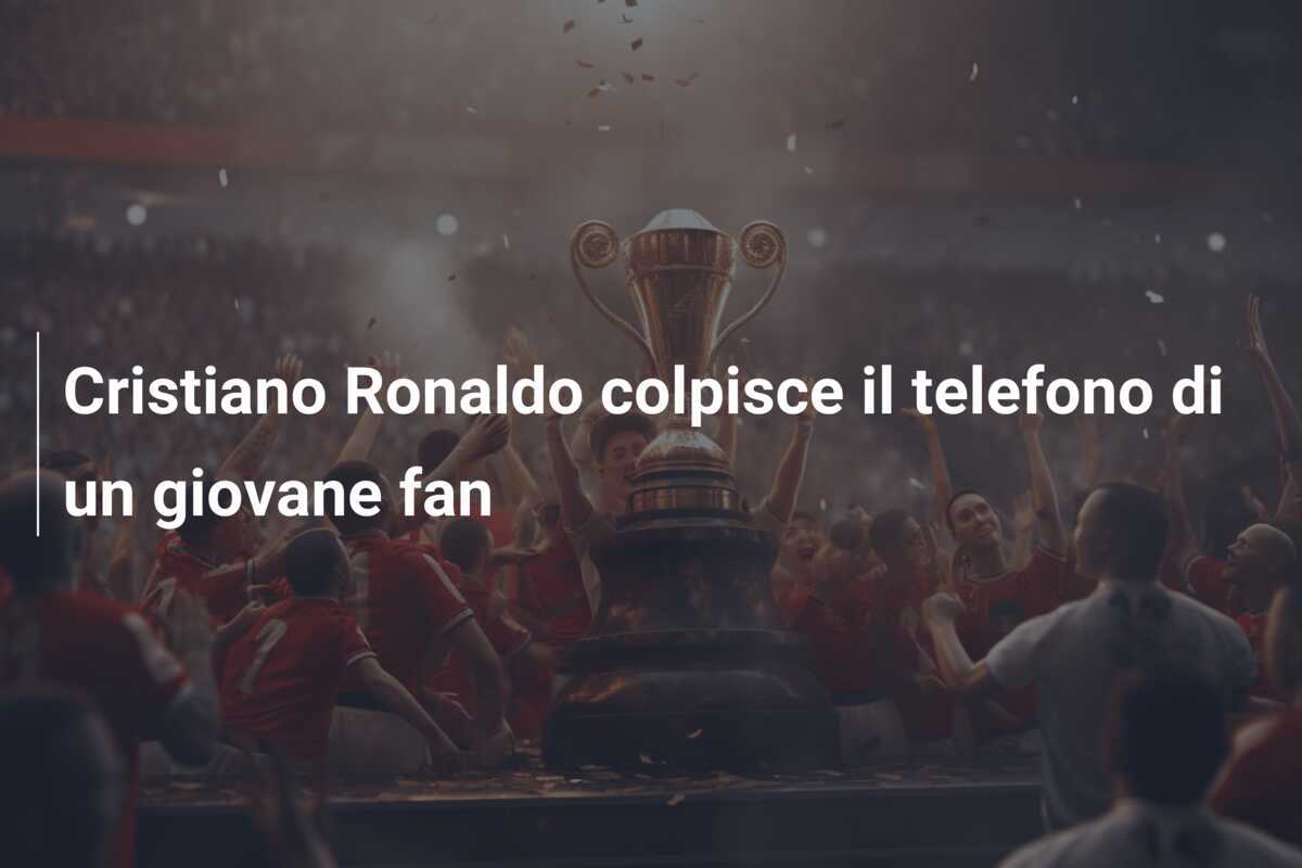 Cristiano Ronaldo colpisce il telefono di un giovane fan